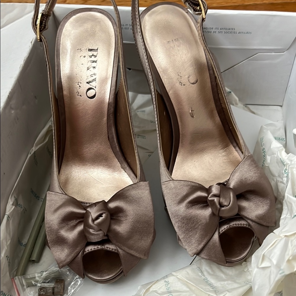 Brown High Heels with Bow Detail and Peep-Toe Design
